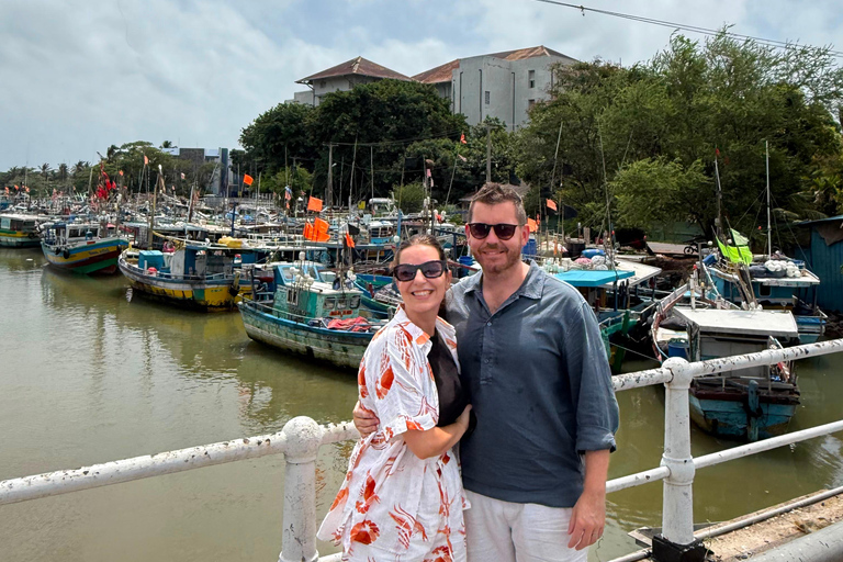 Negombo: Private Tuk-Tuk Tour –Temples, Markets & Local Life