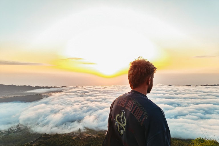 Góra Batur: wycieczka trekkingowa o wschodzie słońcaMount Batur: Small Group Sunrise Trekking