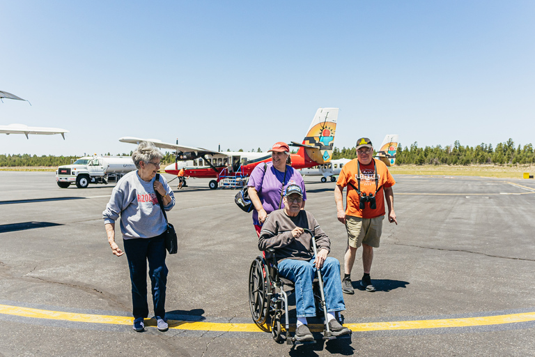 Grand Canyon Village: Wycieczka samolotem po południowej krawędzi Wielkiego KanionuLot samolotem nad Wielkim Kanionem i wycieczka Hummerem