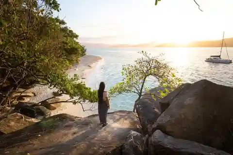 Fitzroy Island: Full-Day Ferry & Snorkel Safari Guided Tour
