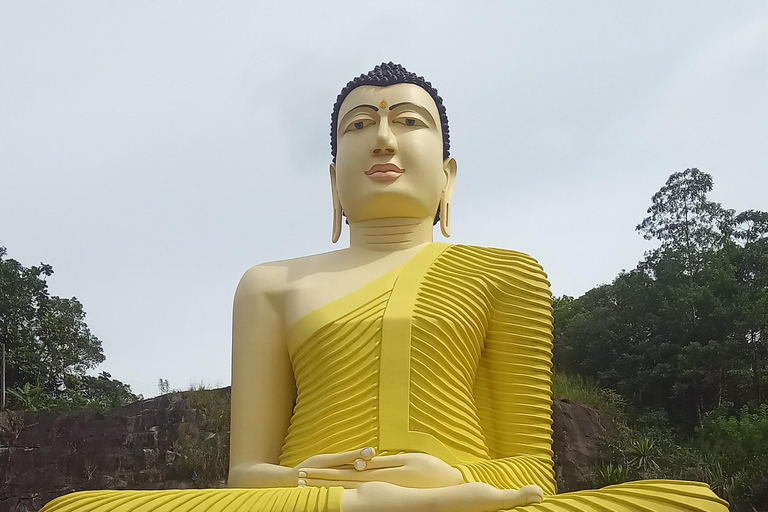 The Best Kandy Tuk-Tuk city Tour with a Professional Guide