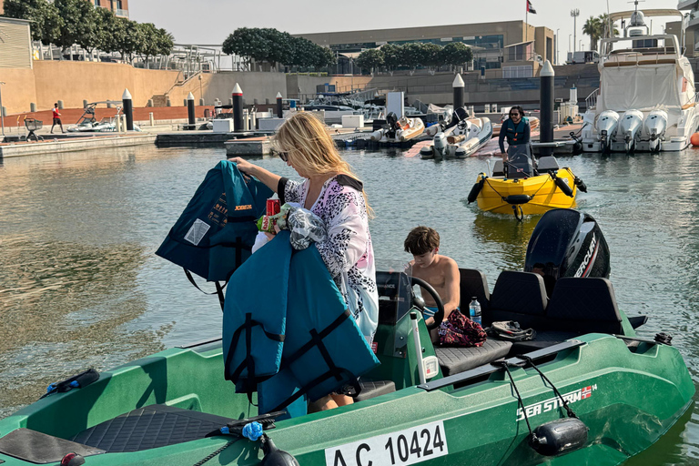 Abu Dhabi: Private Small Boat Rental (No License Required) Abu Dhabi: Small Boat 2 Hour Rental (No License Required)