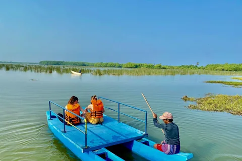 Arugambay :Pottuvil Lagoon Boat Safari Eco Tours