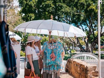 Noosa Heads and Eumundi Markets Private Tour from Brisbane