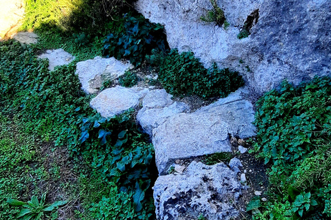 Gozo Unveiled: Geführte Wanderung mit Bouldern