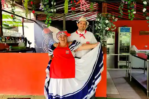 Flavors of Costa Rica: Morning Farm Tour + Cooking Class