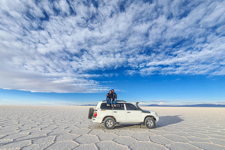 Uyuni: 3-Day Salt Flats, Lagoons, and Geysers Tour ENGLISH-SPEAKING GUIDE