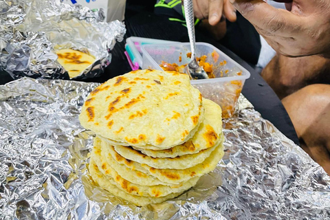 Kandy: Street Food, Tea Plantation, and Wood Art Tour