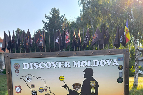 Walking Tour with Wine & Soviet Flea Market Visit - Chisinau