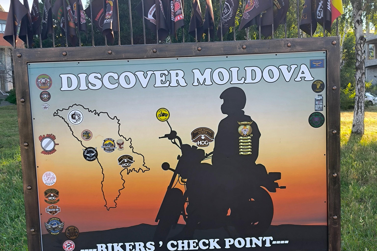 Walking Tour with Wine & Soviet Flea Market Visit - Chisinau
