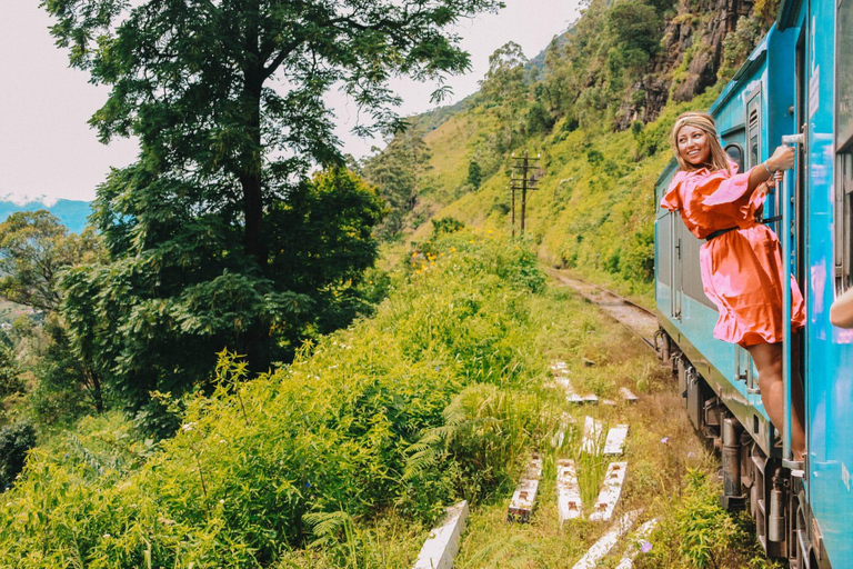 NanuOya: Second-Class Scenic Train Seat Reservation to Ella