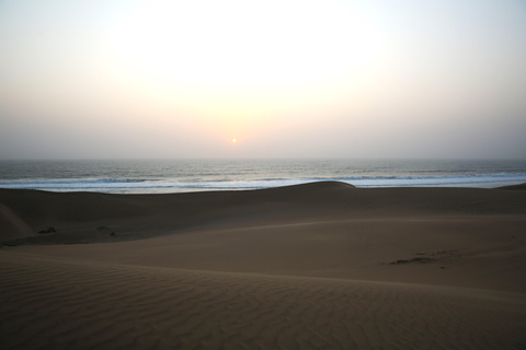 Walvis Bay: Sandwich Harbour & Pelican Point Day Trip