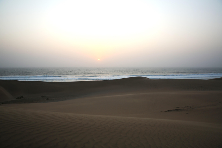 Walvis Bay: Sandwich Harbour & Pelican Point Day Trip