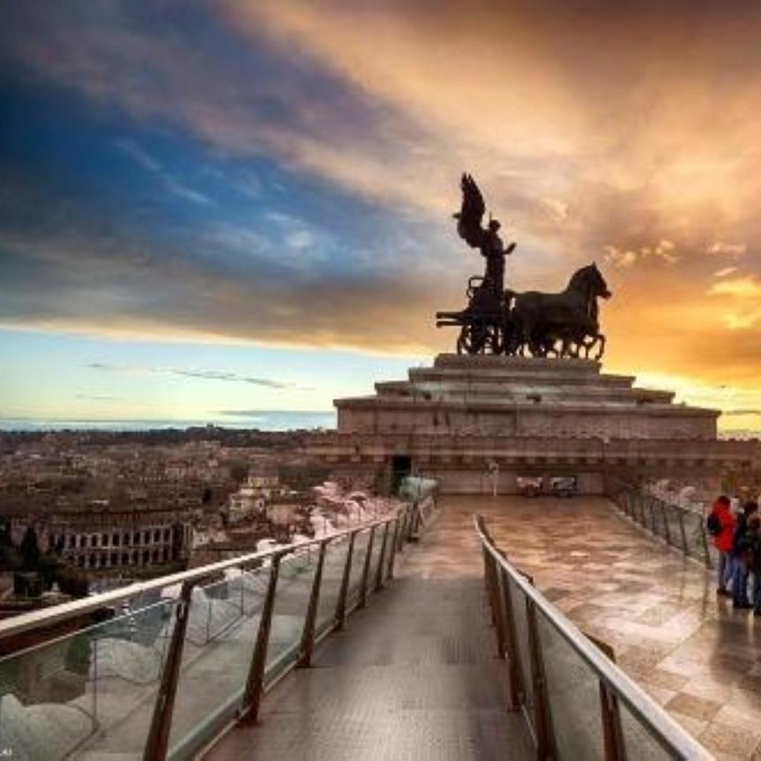 Rome: Vittoriano with Rooftop & Palazzo Venezia Hosted Entry