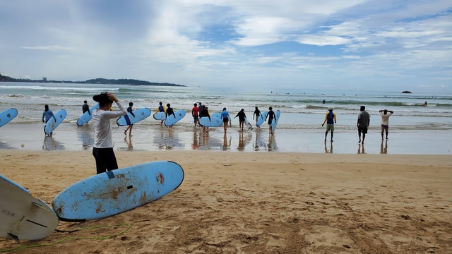 Surfen & Logeren: Privéles surfen in Weligama