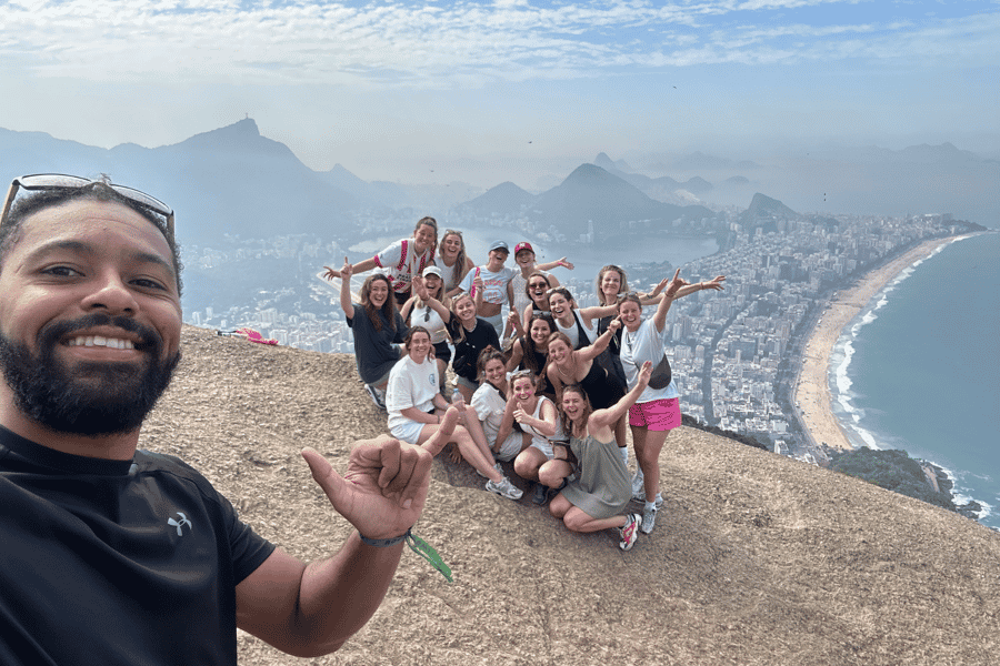 Rio de Janeiro: Zwei Brüder wandern und Favela erleben. Foto: GetYourGuide
