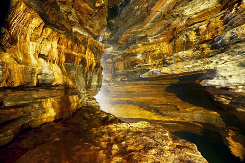 A la découverte des merveilles cachées : Un voyage à travers trois grottes