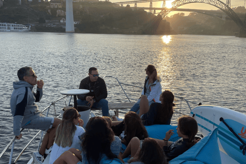 Porto: Tour dei 6 ponti del Douro o del tramonto con bevande di benvenutoTramonto, Tour privato Tramonto con drink di benvenuto