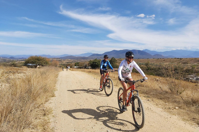 Oaxaca: Tour di mezza giornata delle montagne della valle e di JalapillaPrezzo a partire da 2 persone