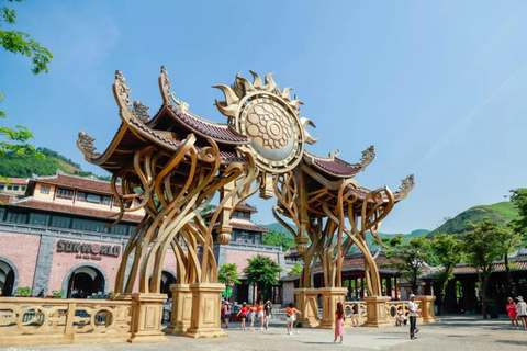 Da Nang: Excursão de um dia às Ba Na Hills e à Ponte DouradaViagem para Ba Na Hills e Golden Bridge sem almoço (grupo de 12 pessoas)