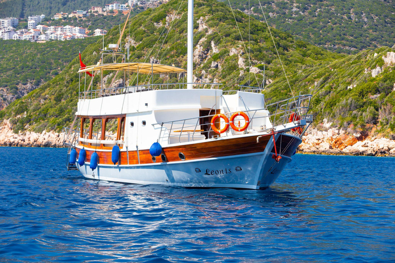Kaş: Kekova Blue Cruise with Sunken City and 5 Swim Stops