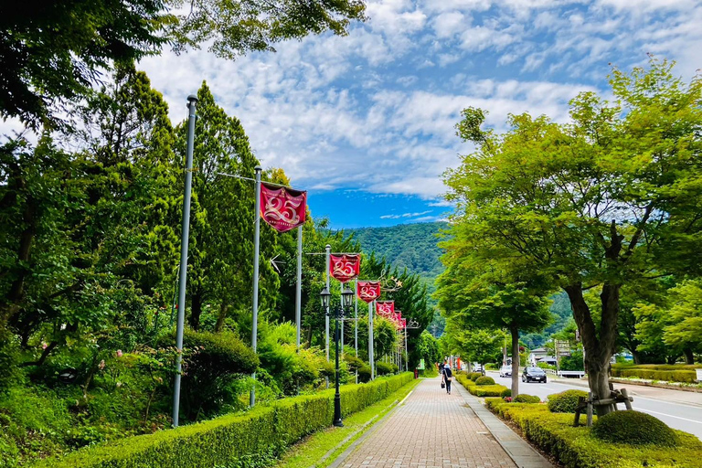 Tokyo : Excursion d'une journée à la 5e station du Mont Fuji, dans la région du Fuji et à Kawaguchiko8:20 Rendez-vous au bureau de poste de Shinjuku