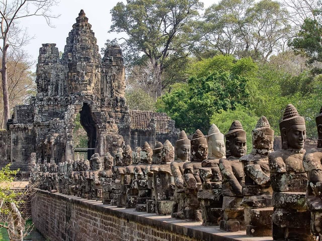 Siem Reap: Angkor Wat Small-Group Full Day Tour and Sunset