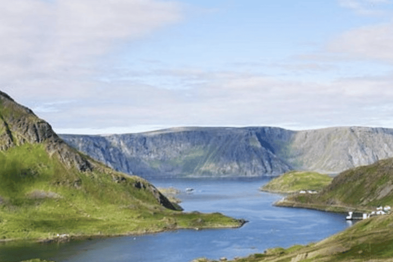 Honningsvåg: North Cape Tour with Reindeer & Sami Family