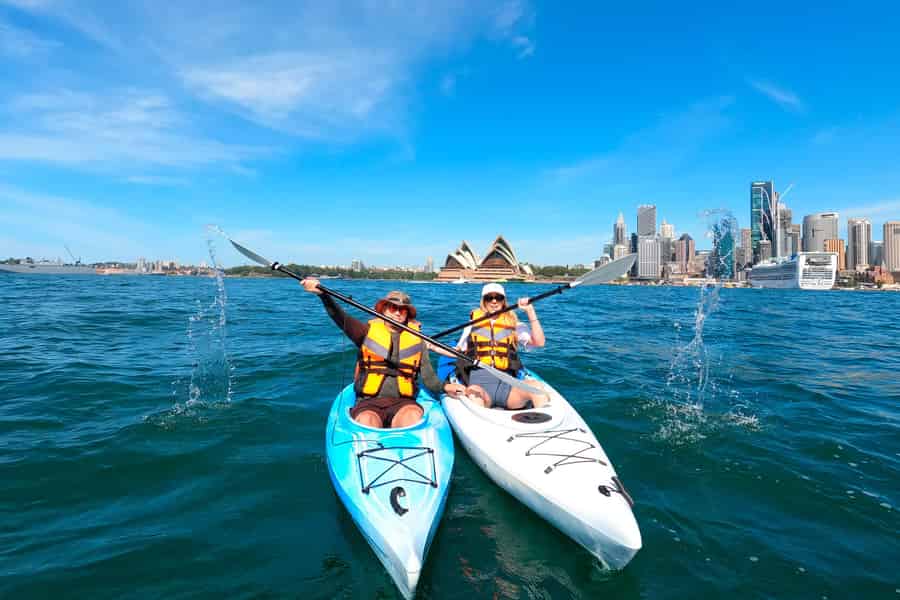 Sydney: Oper & Harbour Bridge – Kajaktour in kleiner Gruppe. Foto: GetYourGuide Sydney: Oper & Harbour Bridge – Kajaktour in kleiner Gruppe. Foto: GetYourGuide