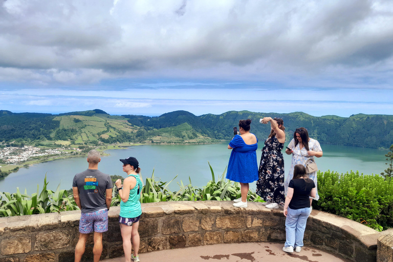 Açores: Excursão à costa, Sete Cidades com pequeno vinho e queijo