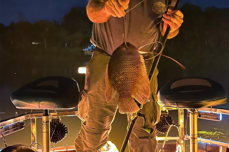 Bolgoda: Nighttime Bowfishing Boat Tour with Equipment