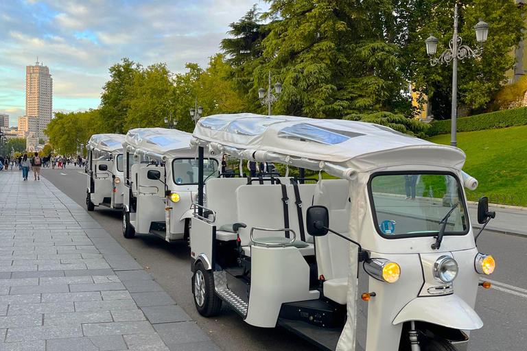 Madrid: Private Tuk Tuk Tour with Expert Guide and Panoramic Views The Classics Tour ~ Discover Madrid in 60 minutes from your STARTING POINT!