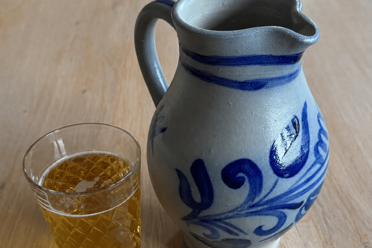 Frankfurt Ebbelwoi Tour: Stories & Tastings
