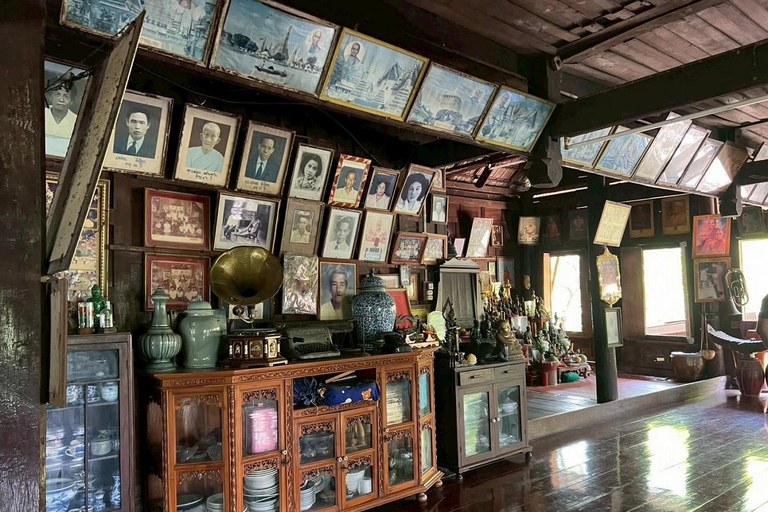 Damnoen Saduak & Maeklong Railway Market Tour