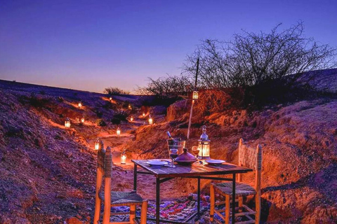 Von Marrakech aus: Abendessen in der Wüste von Agafay bei Sonnenuntergang mit Kamelritt