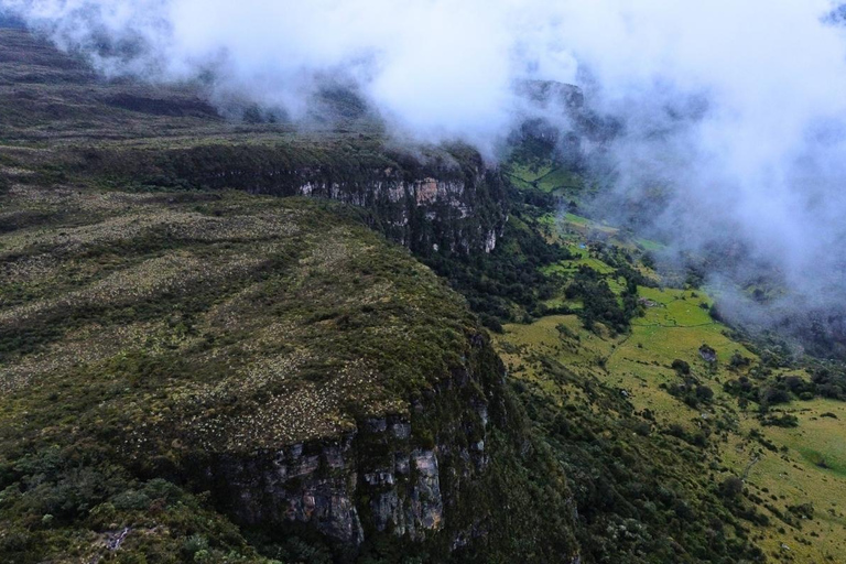 The Route of Water and Mist: Páramo Trek in Cruz Verde