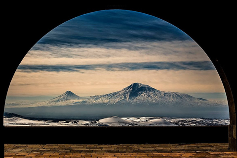 埃里温：霍尔维拉普、加尔尼、盖加尔德、西风洞和查伦茨拱门私人夜间游览