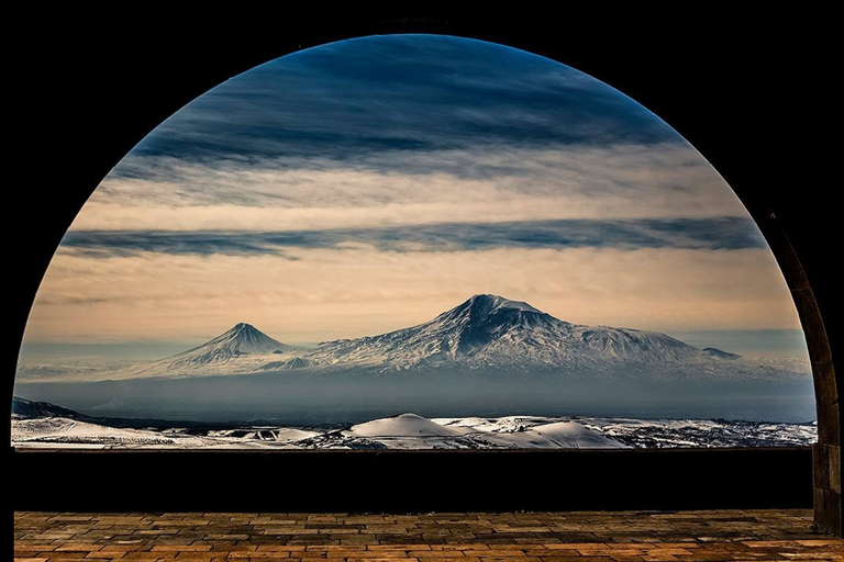 埃里温：霍尔维拉普、加尔尼、盖加尔德、西风洞和查伦茨拱门私人夜间游览