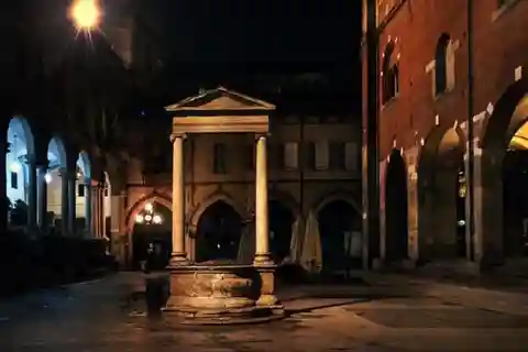 Dark Milan: among ancient prisons, the devil's palace and restlessness