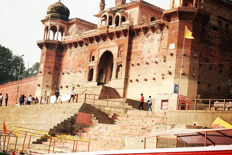 Spirituele rondleiding door Kashi: Manikarnika Ghat & Culturele onderdompeling.