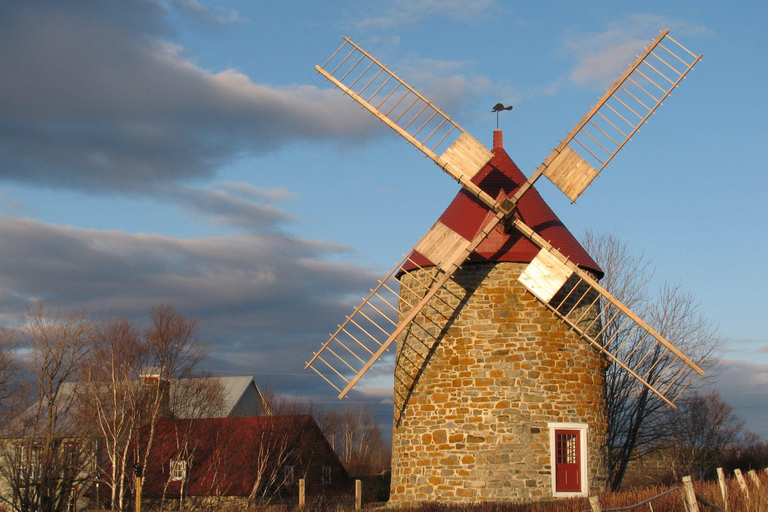 Montreal: Charlevoix, Canyon St-Anne, Whale Watch 2-Day Trip