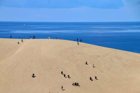 Tottori: Private Tour to Sand Dunes, Museum & Hakuto Coast