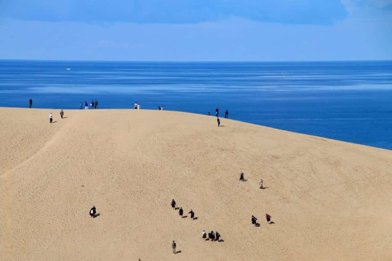 Tottori: Private Tour to Sand Dunes, Museum & Hakuto Coast