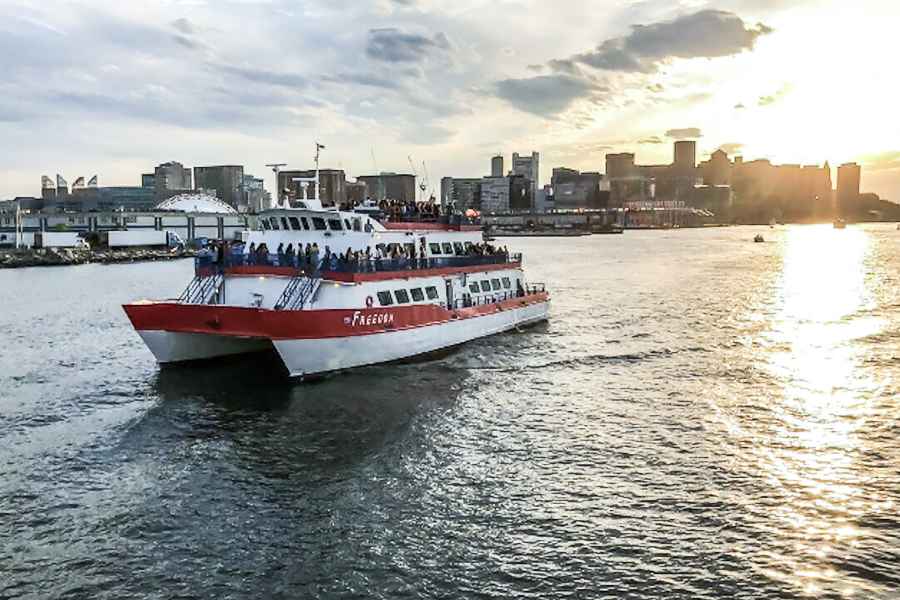Boston: Boston Harbor Sunset Cruise. Foto: GetYourGuide