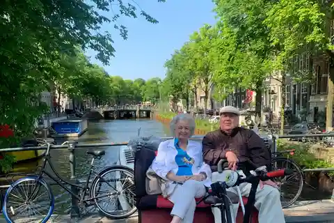 Amsterdam: Private Rickshaw Tour with Local Guide