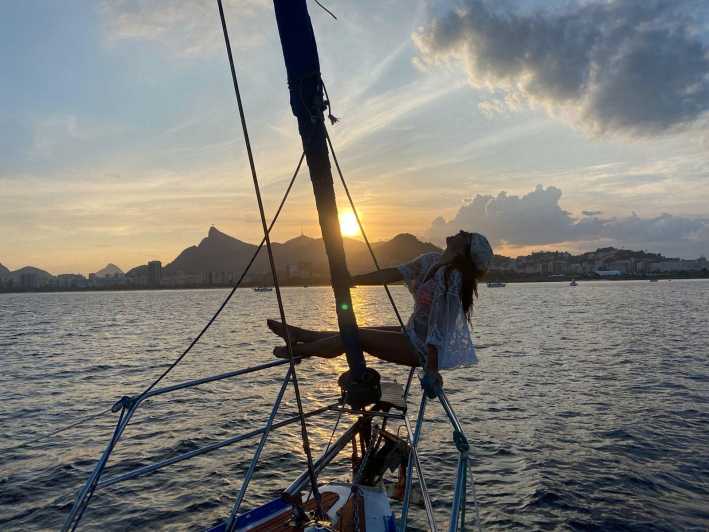 Rio de Janeiro: Segelboottour bei Sonnenuntergang mit Getränken