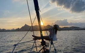 Rio de Janeiro: Sunset Sailboat Tour with Open Bar
