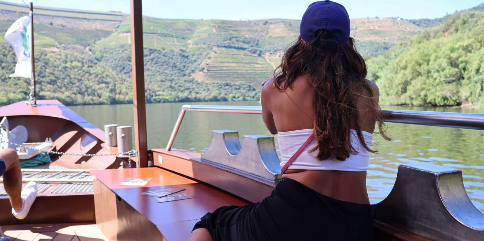 Douro Valley: Indulge in wines, food & an 1h scenic cruise