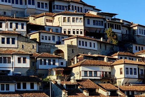 Berat dévoilée : Une promenade à travers le temps et la beauté naturelle