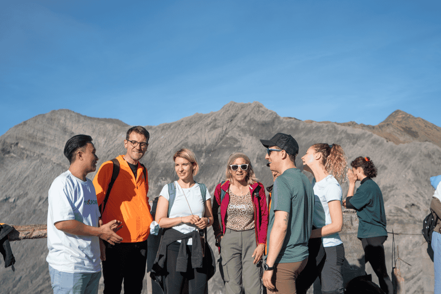 Ab Surabaya/Probolinggo/Malang: Sonnenaufgangstour zum Vulkan Bromo. Foto: GetYourGuide Ab Surabaya/Probolinggo/Malang: Sonnenaufgangstour zum Vulkan Bromo. Foto: GetYourGuide